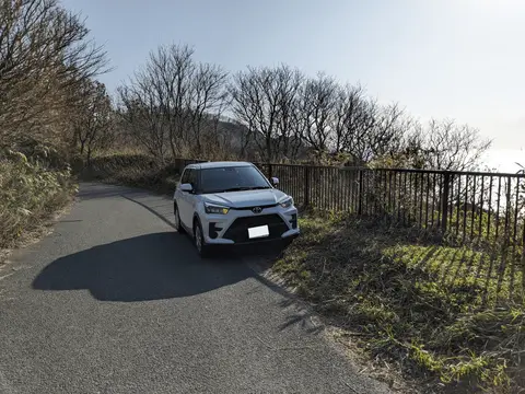道路沿いにある銀屏風
