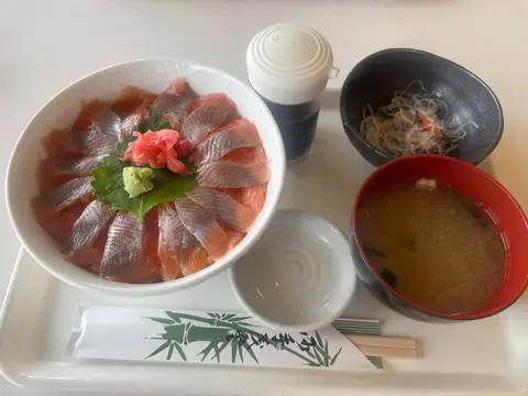 ポロピナイ食堂 チップ生ちらし丼