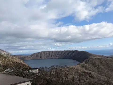 のぼりべつクマ牧場展望台から見る倶多楽湖