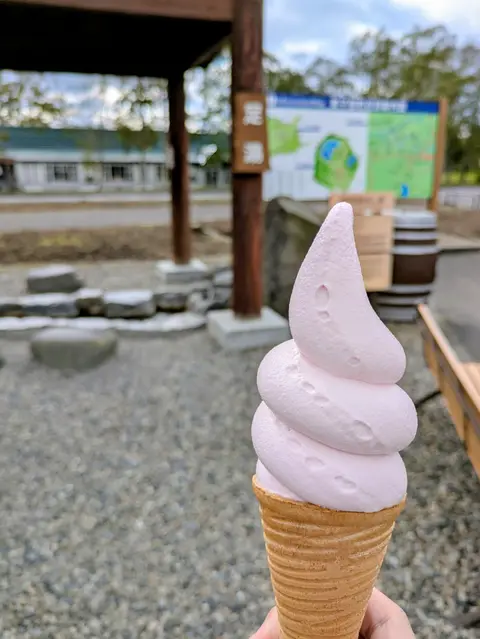 くりーむ童話の摩周ルビーソフトクリーム