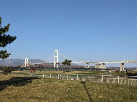 道の駅みたら室蘭から見える白鳥大橋