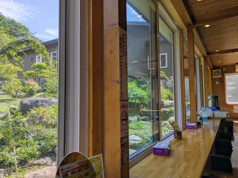 豊平峡温泉食堂の席から見える風景