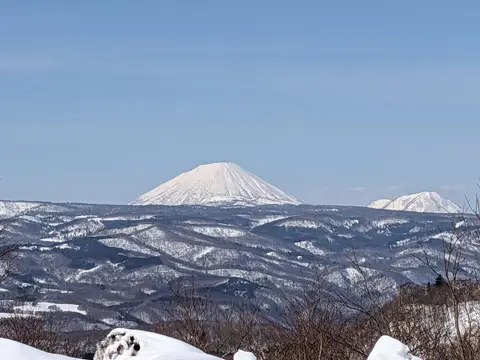 オロフレ峠 道路史碑から見る羊蹄山