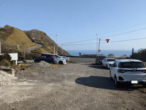 金屏風前の駐車スペース