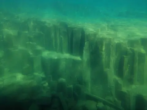 支笏湖水中遊覧船