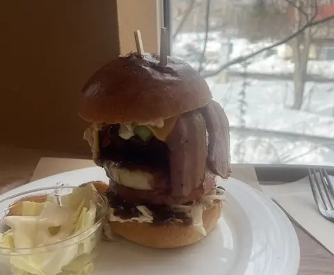 エクスクラメーションベーカリー ビーフハンバーガー