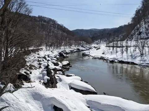 神居大橋からの景色 神居古潭おう穴群