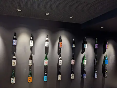 旅籠屋定山渓商店 一升瓶の展示
