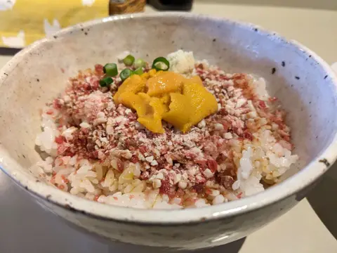 シロクマ食堂 うにのっけ牛トロフレーク丼