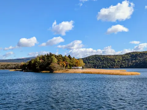 チュウルイ島（阿寒湖遊覧船から）