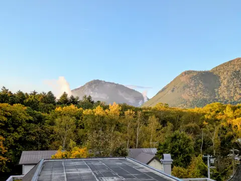 川湯観光ホテルから見える硫黄山