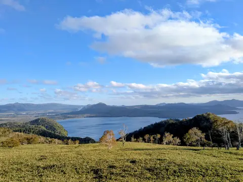 藻琴山展望駐車公園から見える硫黄山