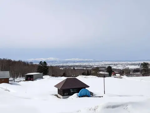 The view over the plain from Agri Studio Maabu, home of Irumu no Yu
